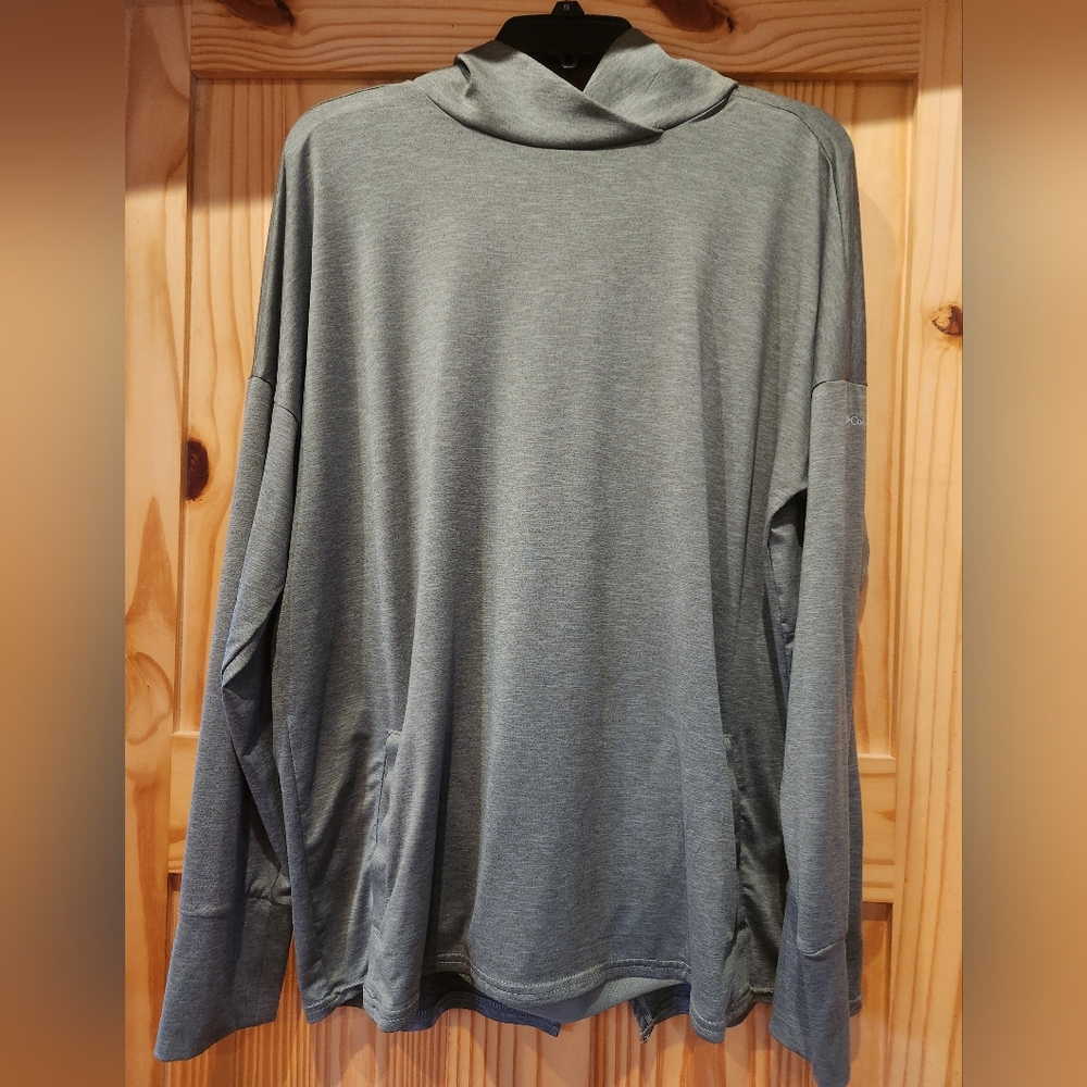 Columbia XL women's green top, wih pockets and split back detail